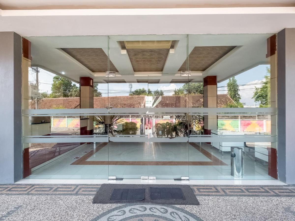 Oyo Flagship 3726 Tembok Batu Residence Tugu Εξωτερικό φωτογραφία