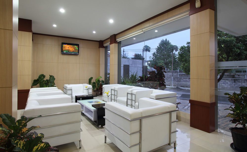 Oyo Flagship 3726 Tembok Batu Residence Tugu Εξωτερικό φωτογραφία